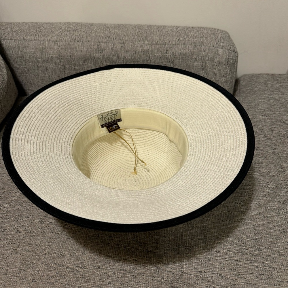 White & Black Chic Sun hat - Picture 5 of 7